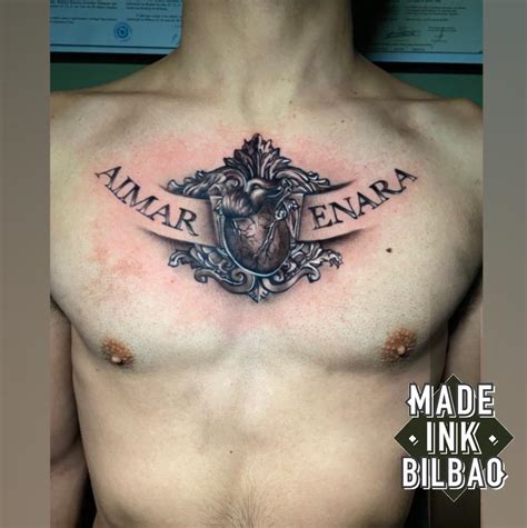 tatuajes en el pecho nombre|30 ideas de TATUAJES EN EL PECHO de hombre/mujer。